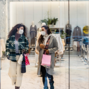 Estudio demuestra que los consumidores (todavía) adoran la compra en persona